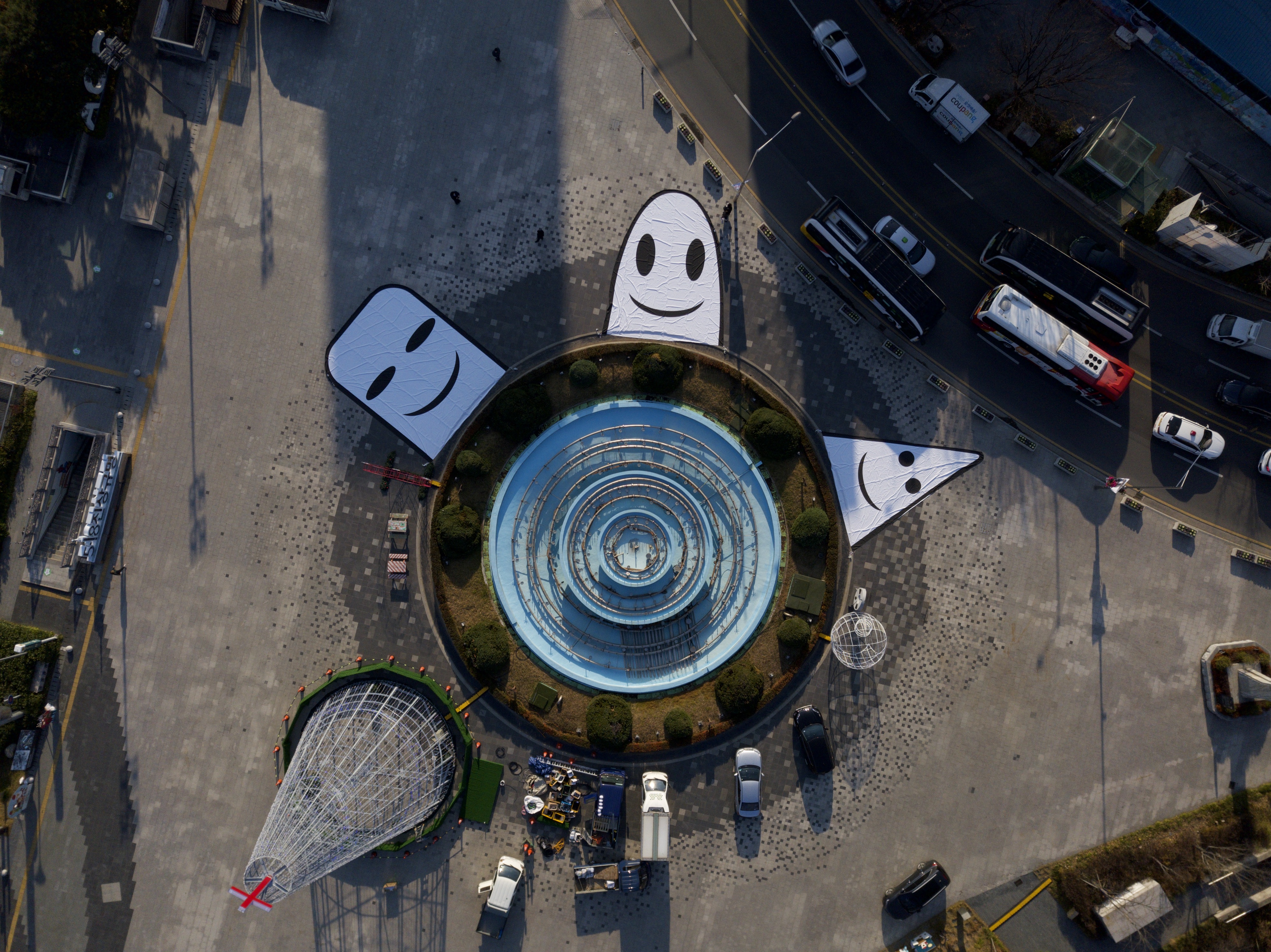 Weekend on Isle of Portland, Installation, Cement and iron, 2023